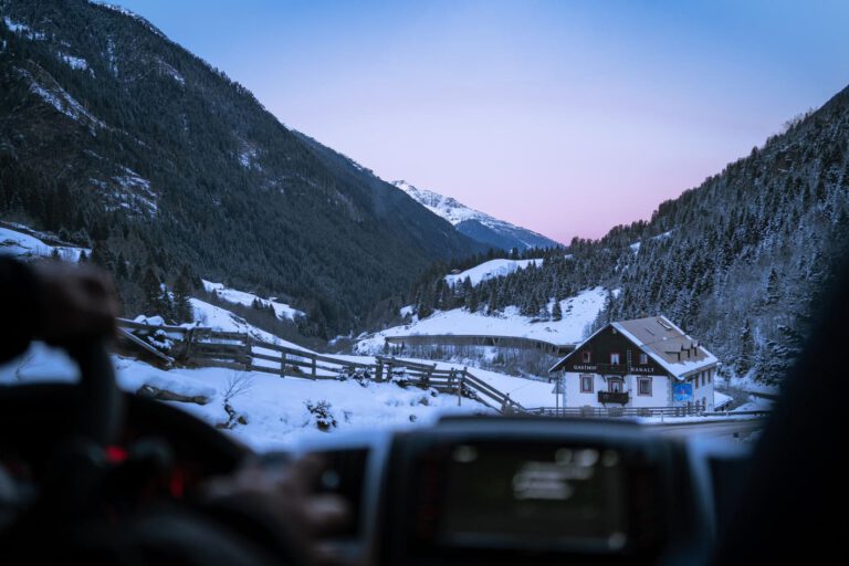 Tiroler Gasthof im Winter - Chris Gollhofer Roadtrip Fotografie