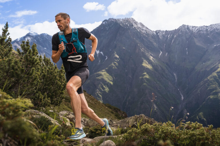 Sebastian Hallmann beim uphill Trailrunning - Chris Gollhofer Sportfotografie - Allgäu